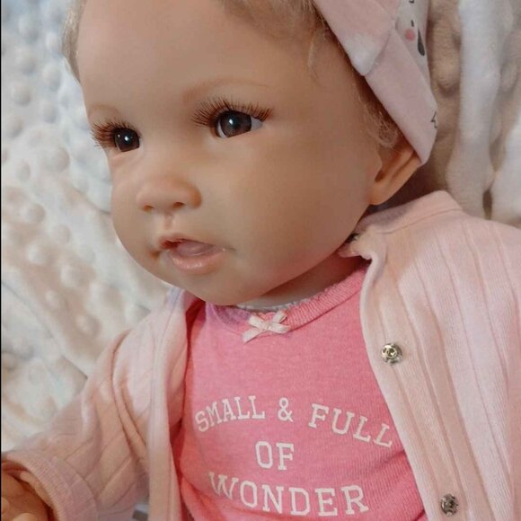 Ashton Drake Galleries So Truly Real 'Picture Perfect' Doll by Waltraud Hanl - Picture 1 of 10